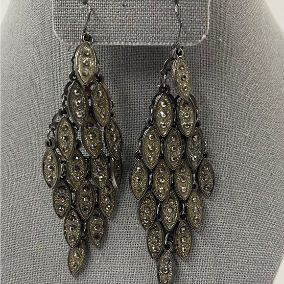 Preowned - assortment of costume jewelry **Dorado693** - Picture 6 of 10